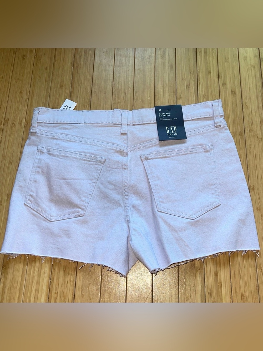 GAP High Rise 3 Inch Short - Picture 8 of 9
